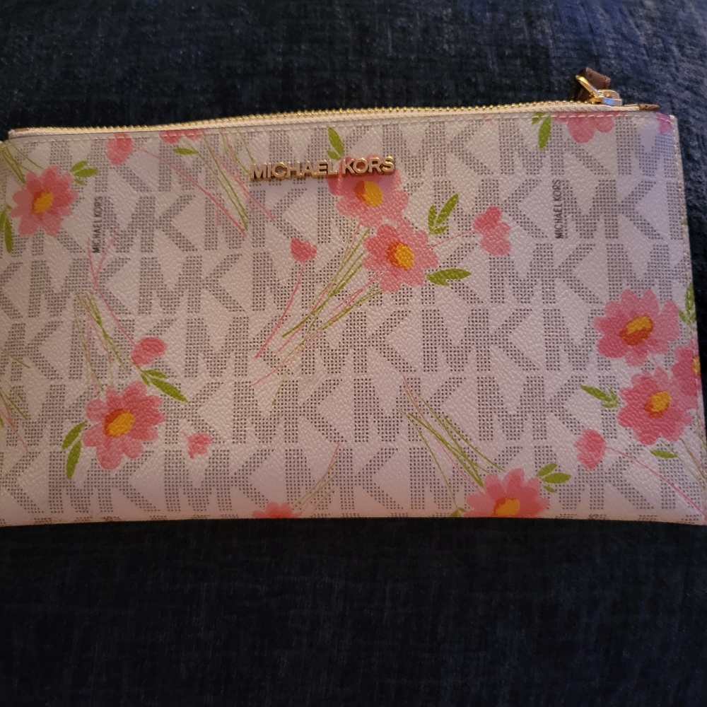 Michael kors clutch wallet